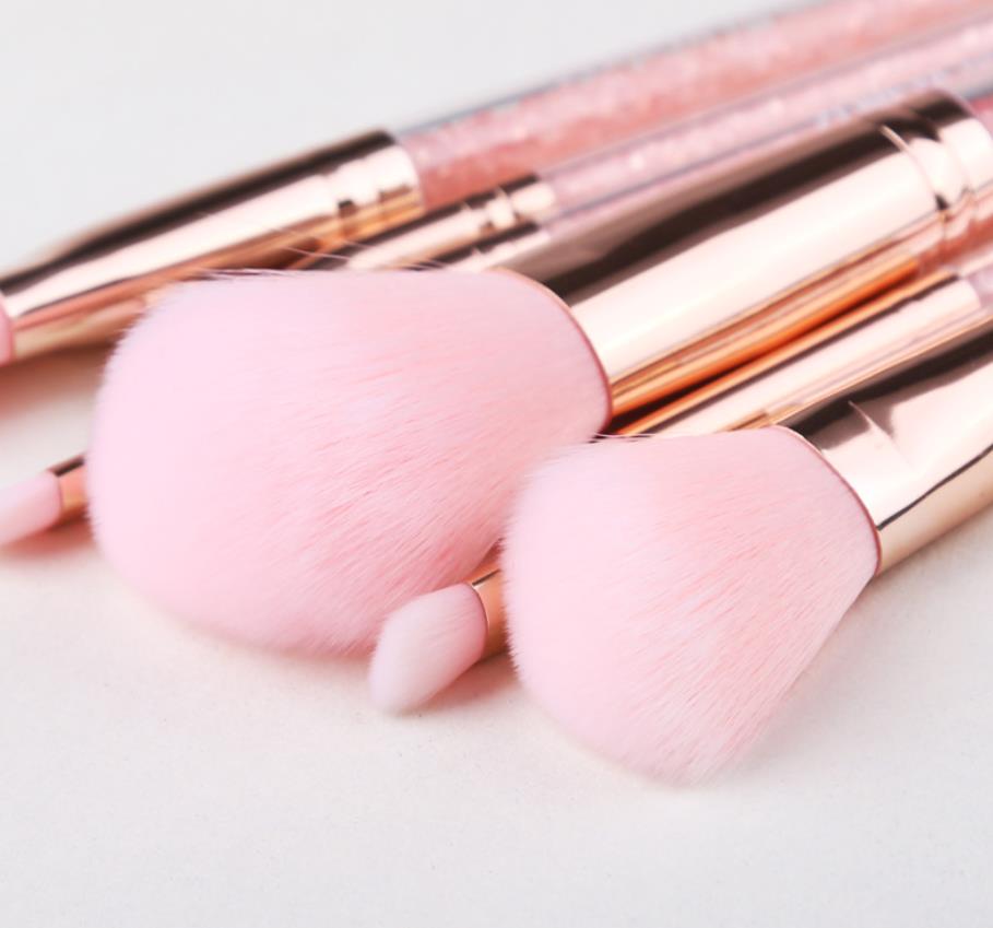 Pinceau de maquillage rose sables mouvants